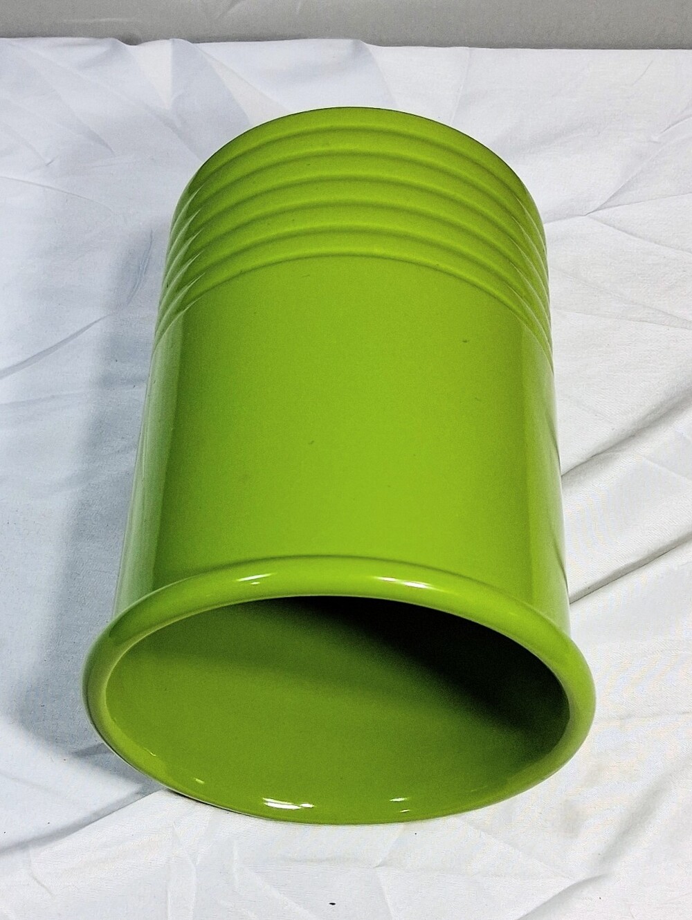 Chantal Cookware Lime Green/Chartruse 7" X 5.5 " Heavy Stoneware Utensil Holder - Picture 5 of 8